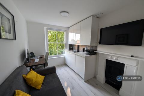 Studio to rent, Leinster Gardens, London, W2