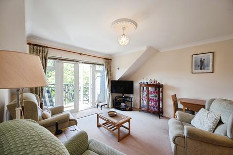 2 bedroom flat for sale, Sea Front, Hayling Island, Hampshire, PO11