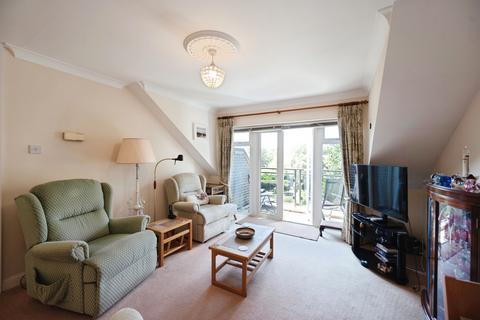 2 bedroom flat for sale, Sea Front, Hayling Island, Hampshire, PO11