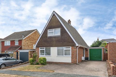 3 bedroom bungalow for sale, Willow Way, Farnham, Surrey, GU9