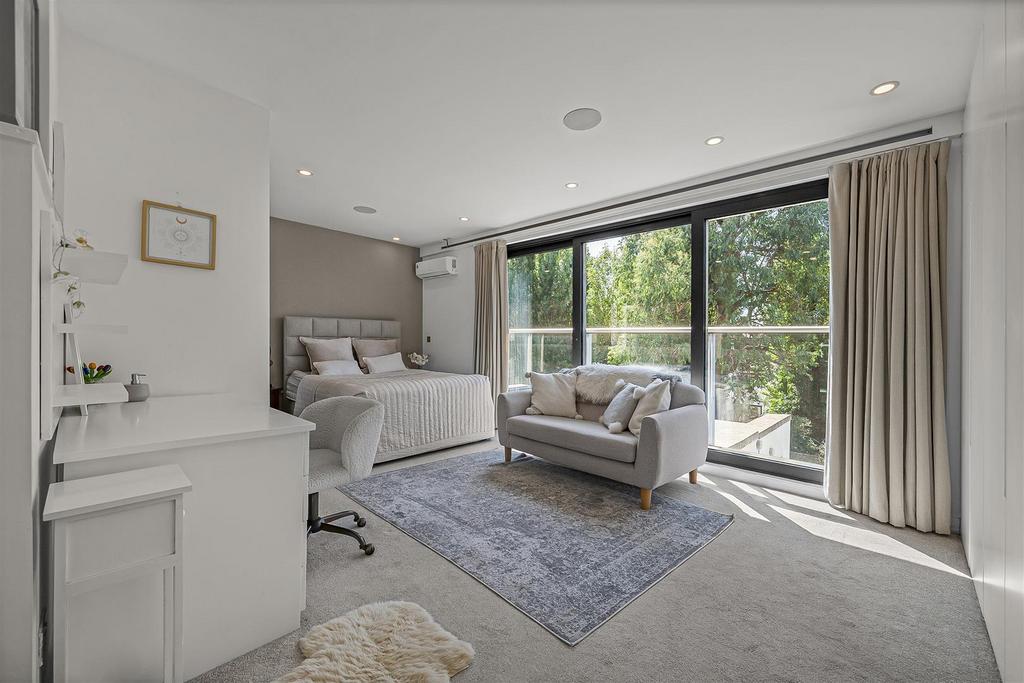 Master bedroom, balcony