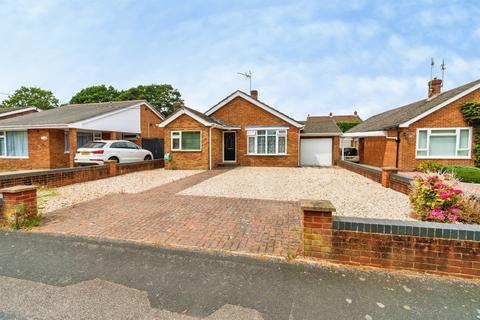 4 bedroom detached bungalow for sale, Crescent Road, North Baddesley, Southampton