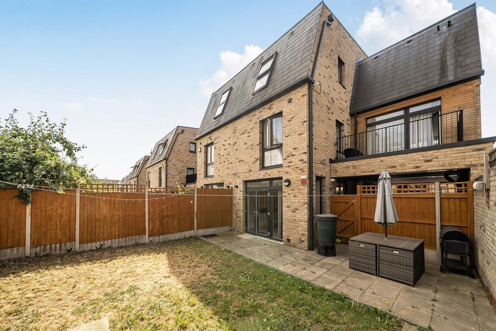 Detached house exterior, garage