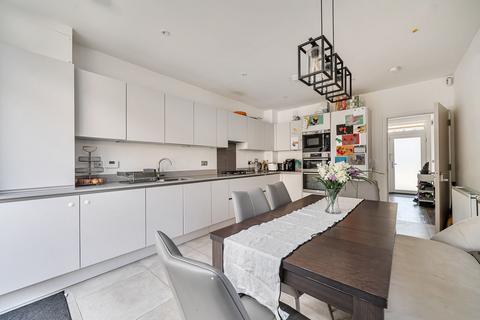 Helios Way, High Barnet, Barnet, EN5