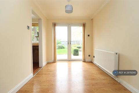 3 bedroom terraced house to rent, Daffodil Way, Chelmsford, CM1