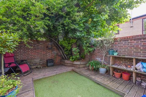 2 bedroom end of terrace house to rent, Canary Wharf, Isle Of Dogs, London, E14