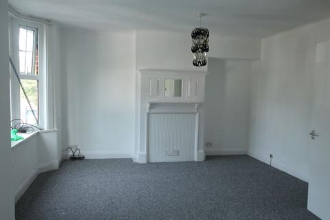 3 bedroom flat to rent, Albert Terrace Green Street Eastbourne BN21 1ST