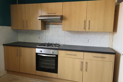3 bedroom flat to rent, Albert Terrace Green Street Eastbourne BN21 1ST
