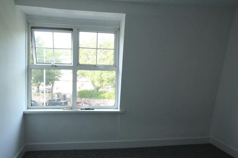 3 bedroom flat to rent, Albert Terrace Green Street Eastbourne BN21 1ST