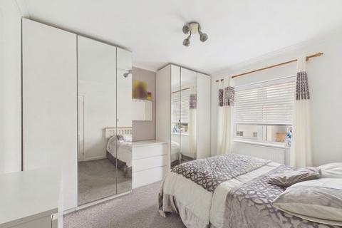 2 bedroom flat for sale, Victoria Road, Ruislip, HA4