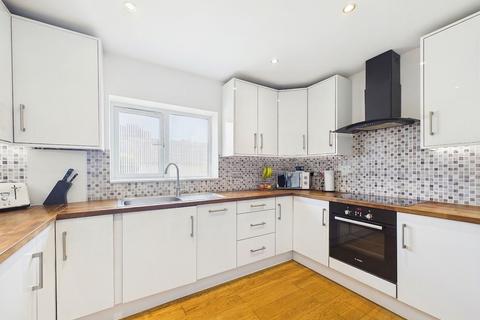 2 bedroom flat for sale, Victoria Road, Ruislip, HA4