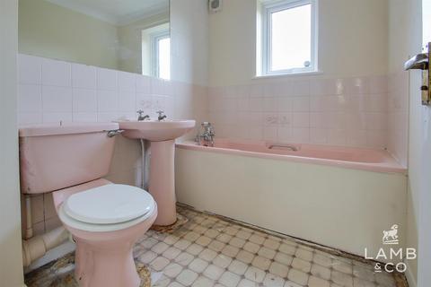 1 bedroom flat for sale, Kelvedon Court, Great Clacton CO15