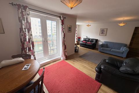 2 bedroom flat to rent, Adventurers Quay, Cardiff, CF10