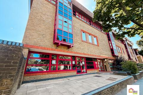 1 bedroom flat for sale, Flat 1 Dalwood House, 73 London Road, Romford, RM7 9DF, UK