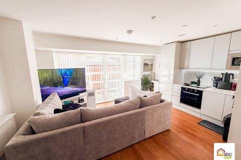 1 bedroom flat for sale, Flat 1 Dalwood House, 73 London Road, Romford, RM7 9DF, UK