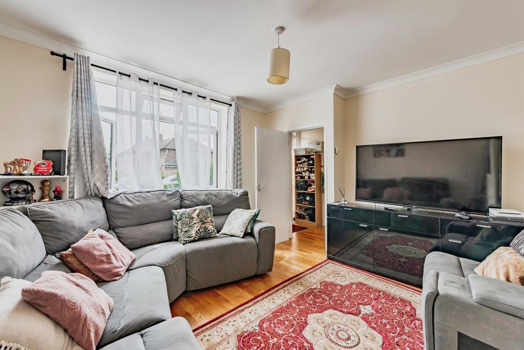 Taynton Drive, Merstham, Redhill - View 3
