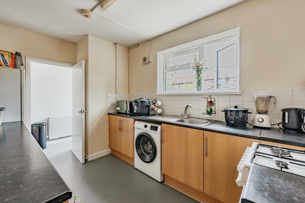 Taynton Drive, Merstham, Redhill - View 5