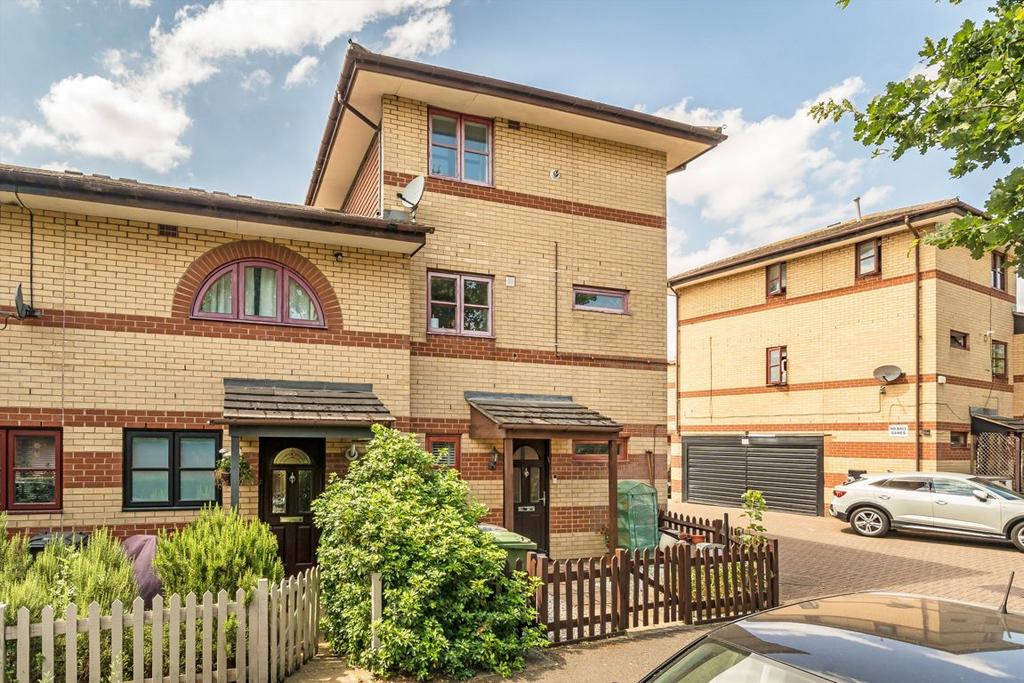 Detached house exterior, garage