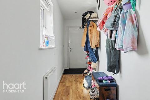 2 bedroom flat for sale, Chadwick Road, Slough