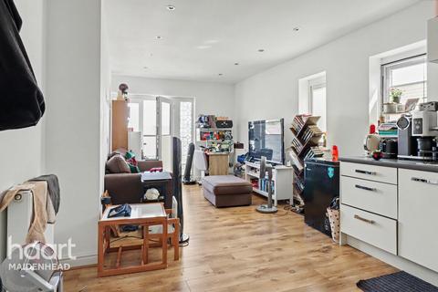 2 bedroom flat for sale, Chadwick Road, Slough