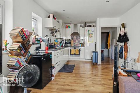 2 bedroom flat for sale, Chadwick Road, Slough