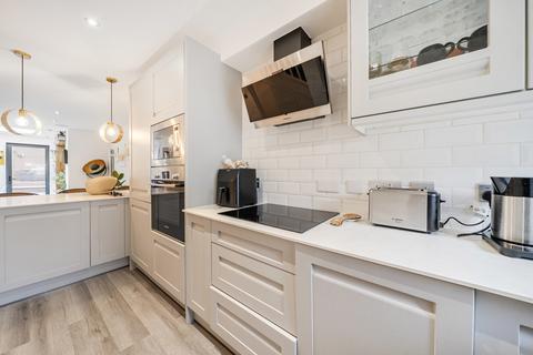 2 bedroom end of terrace house for sale, Highgate Walk, London