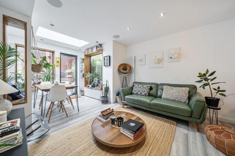 2 bedroom end of terrace house for sale, Highgate Walk, London