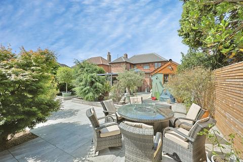 3 bedroom detached house for sale, Cromer Road, Norwich