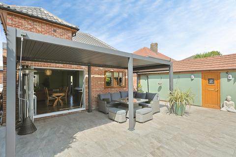 3 bedroom detached house for sale, Cromer Road, Norwich