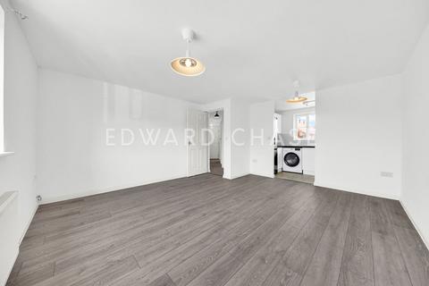 2 bedroom apartment for sale, Bengeo Gardens, Chadwell Heath, RM6