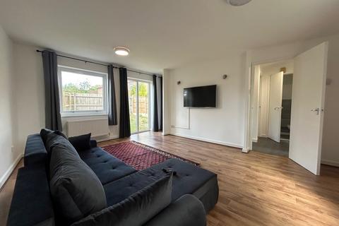 3 bedroom terraced house to rent, Glazier Drive, Neath Hill