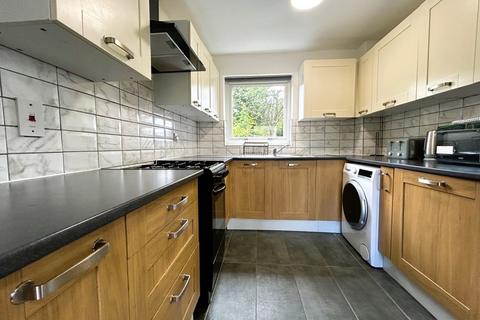 3 bedroom terraced house to rent, Glazier Drive, Neath Hill