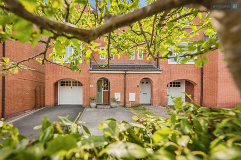 4 bedroom end of terrace house for sale, Byron Walk, Cheshire CW5