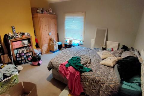 2 bedroom end of terrace house for sale, Fennant Road, Wrexham LL14