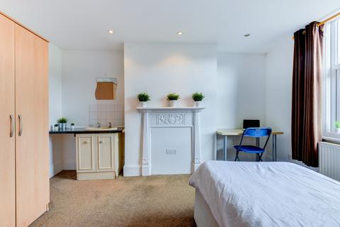 1 bedroom in a house share to rent, Osmond Road, Hove BN3