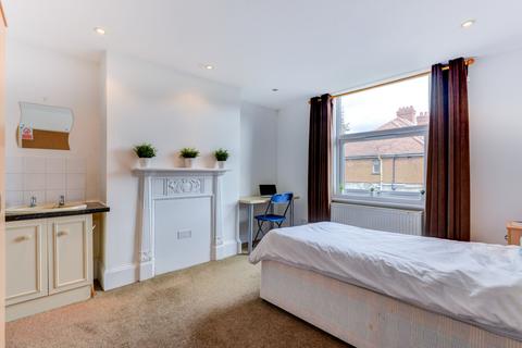 1 bedroom in a house share to rent, Osmond Road, Hove BN3
