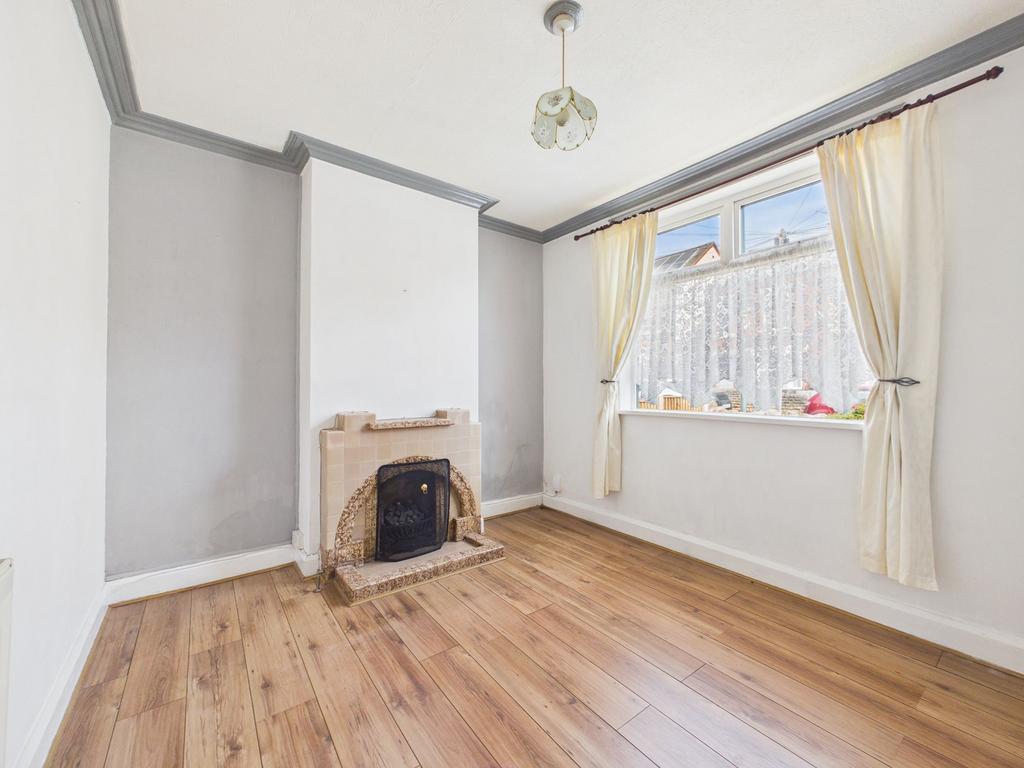 House in Nottingham, Nottinghamshire - More