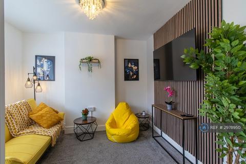 3 bedroom detached house to rent, Eastney Road, Southsea, PO4