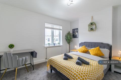 3 bedroom detached house to rent, Eastney Road, Southsea, PO4