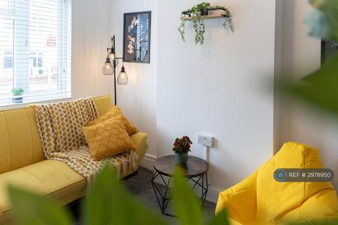 3 bedroom detached house to rent, Eastney Road, Southsea, PO4