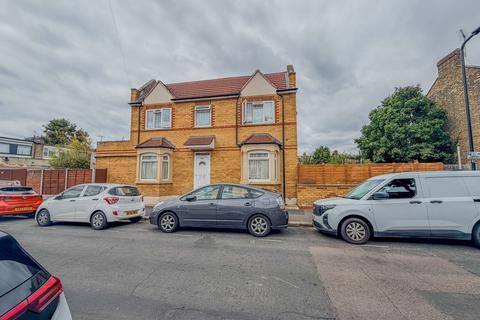 2 bedroom semi-detached house for sale, Murchison Road, London, E10