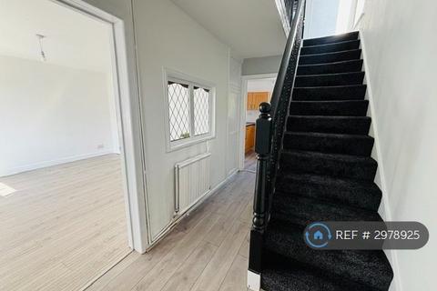 3 bedroom semi-detached house to rent, Tully Avenue, Newton-Le-Willows, WA12