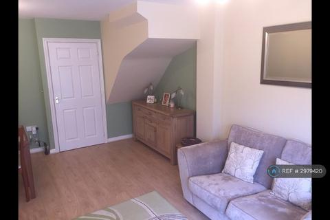 3 bedroom semi-detached house to rent, Perry Close, Tamworth, B79