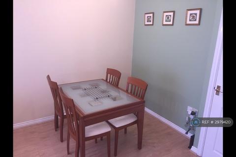 3 bedroom semi-detached house to rent, Perry Close, Tamworth, B79