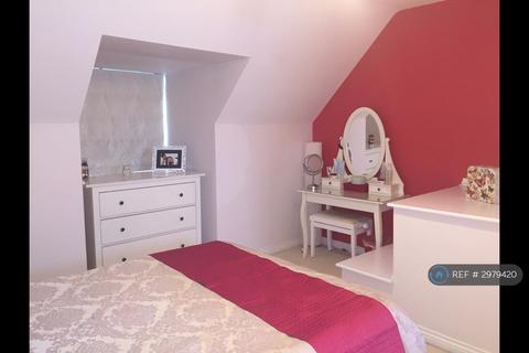3 bedroom semi-detached house to rent, Perry Close, Tamworth, B79