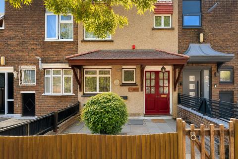 Lower Strand, London, NW9
