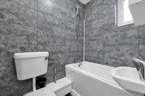 2 bedroom apartment to rent, Cambridge Heath Road, London, E2