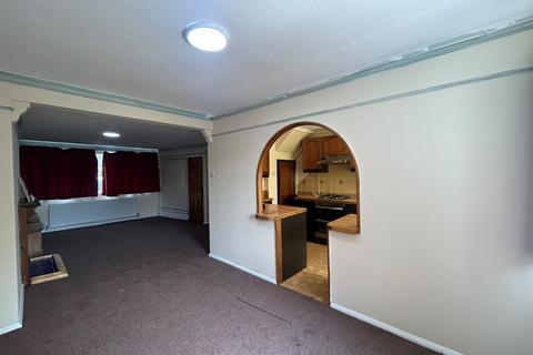 3 bedroom end of terrace house to rent, HAYES UB4