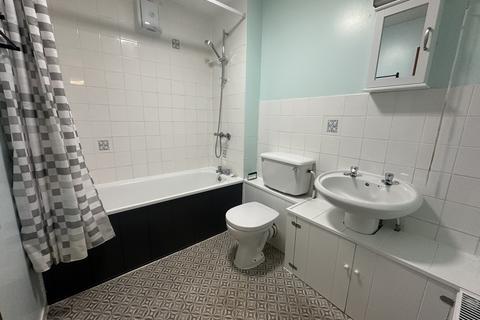 3 bedroom terraced house to rent, 16 Studlands Park Avenue, Newmarket