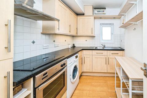2 bedroom flat for sale, Middle Way, Chinnor